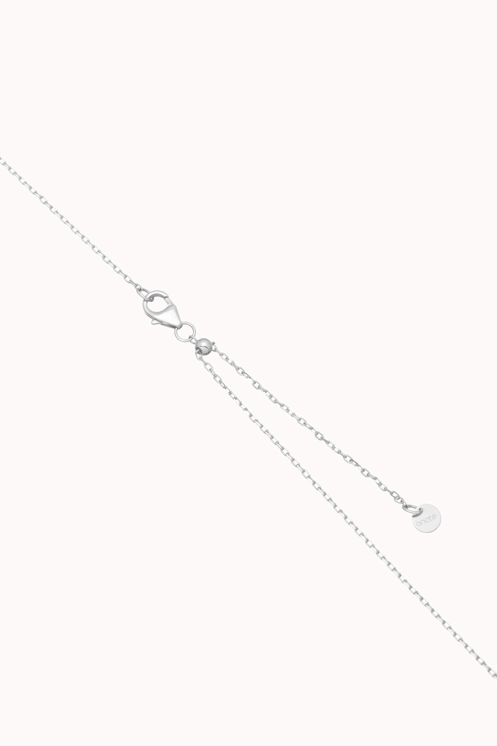 Mara heart diamond bracelet in solid white gold by Anate, close-up of the chain